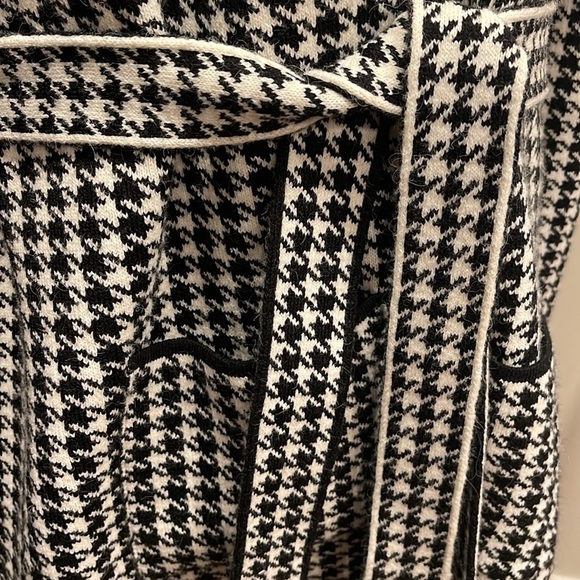 Jane and John L black & white houndstooth wrap belt jacket with faux fur - Picture 3 of 10